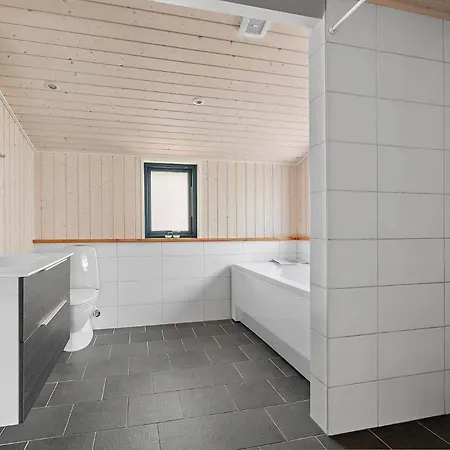 1560-aakirkeby-sluseparken-9-b Casa de Férias *