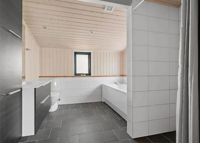 1560-aakirkeby-sluseparken-9-b Tatil Evi *